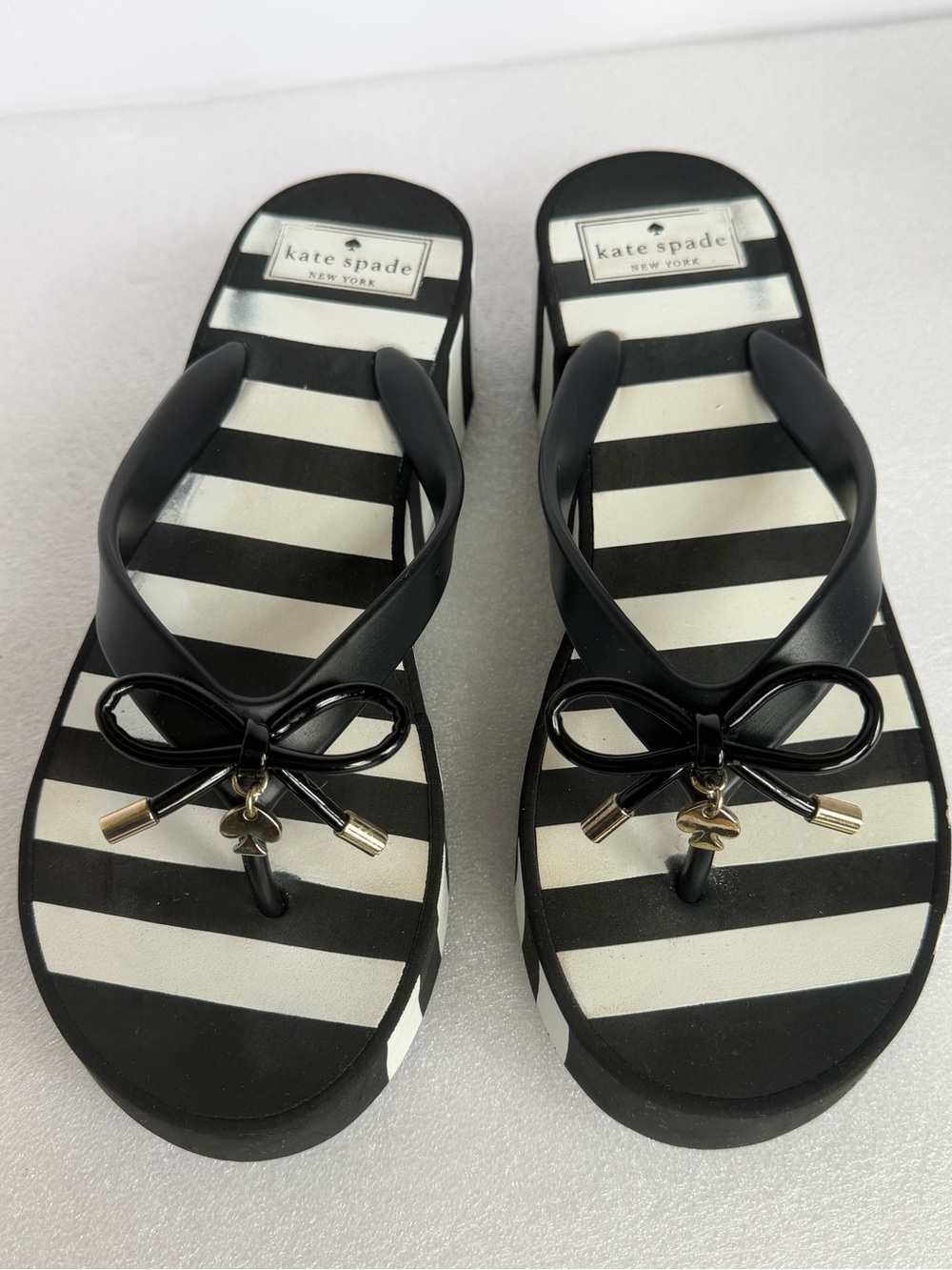 KATE SPADE Rhett Black White Striped Bow Platform Flip Flop Sandals Size 8 - Picture 5 of 13
